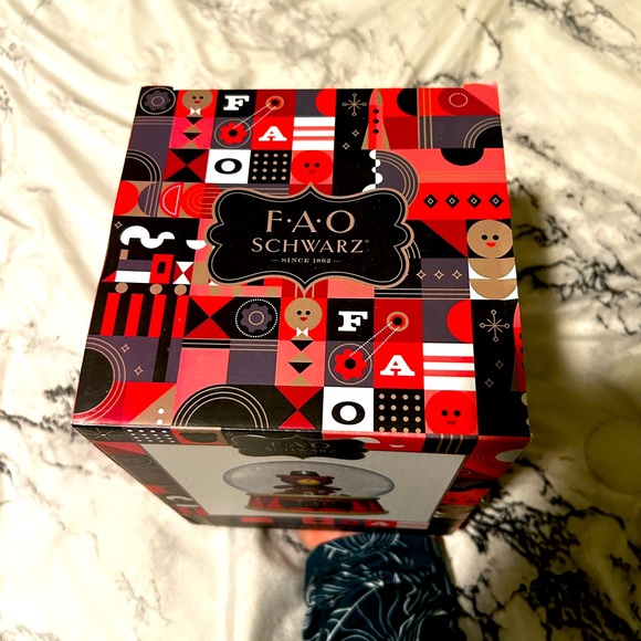 F.A.O Teddy Bear water-globe - Picture 2 of 5